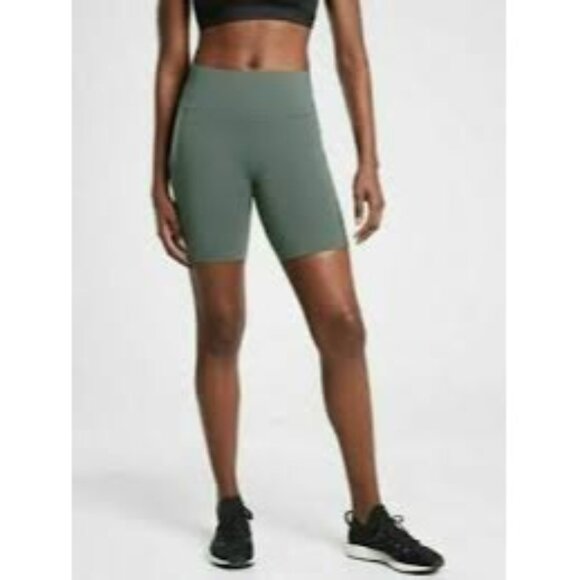 Athleta: Good Condition Ultimate Stash Pocket 7" Short - Picture 1 of 9